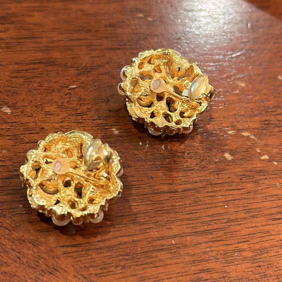 Vintage R. Mandle Pearl Brooch & Matching Earring Set. - Picture 11 of 14